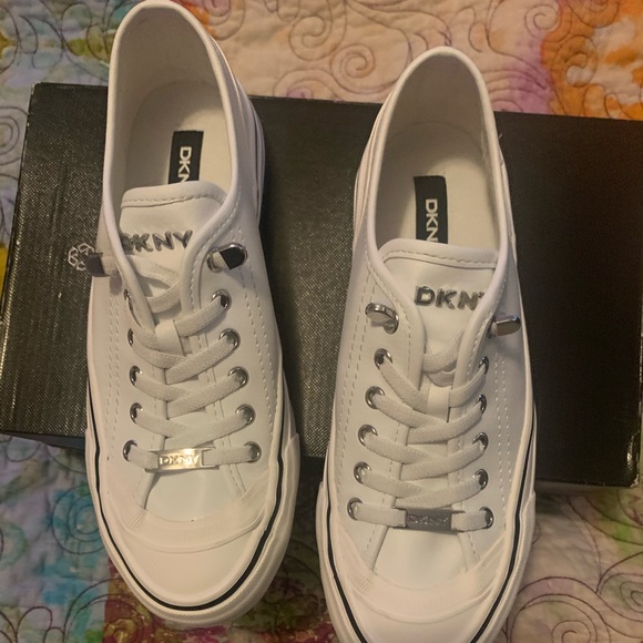 DKNY SIBZ SNEAKER - Picture 1 of 4